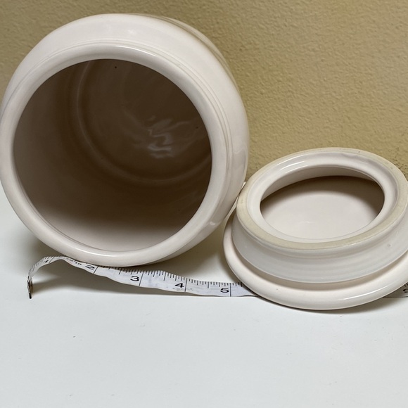 NWOT Rae Dunn Ivory Flour Ceramic Canister Container Jar with Lid - Picture 4 of 6